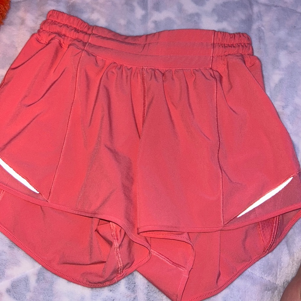 COPY - LULULEMON HOTTIE HOT LOW RISE 4 INCH SIZE 4🩷 raspberry cream no longer s…